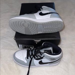 Kids 5.5y Jordan 1s